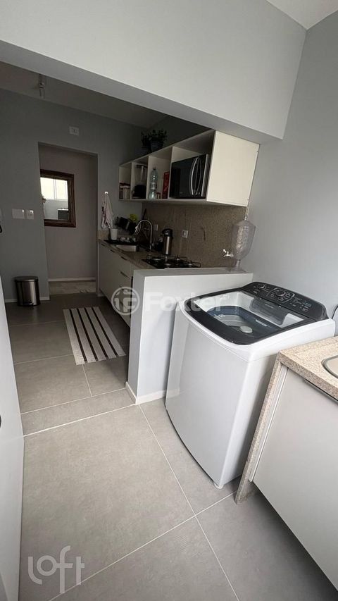 Image 11 - 868005