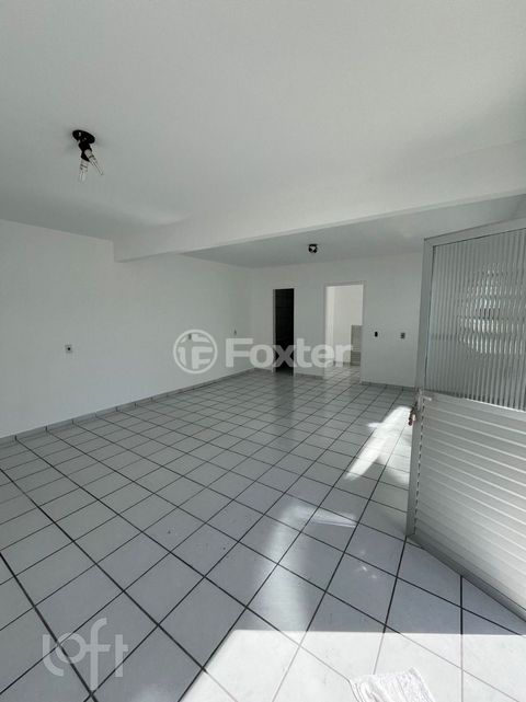 Image 11 - 868095