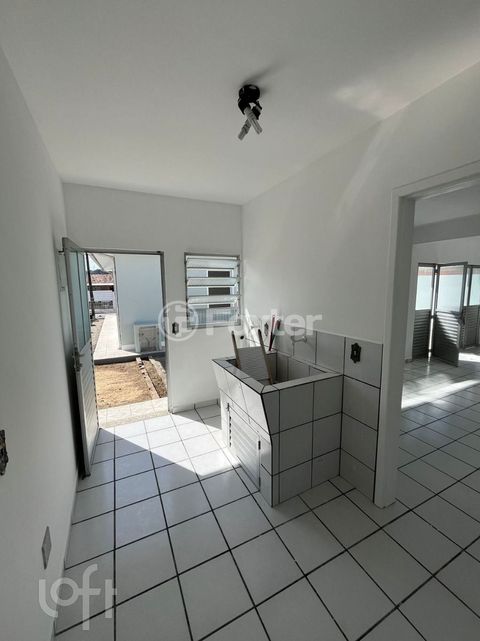 Image 14 - 868095