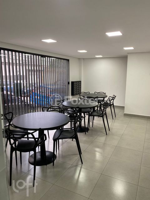 Image 10 - 868211