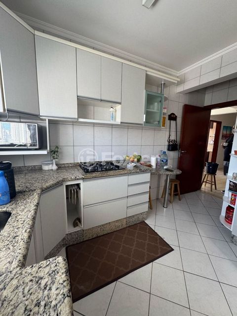 Image 4 - 868215