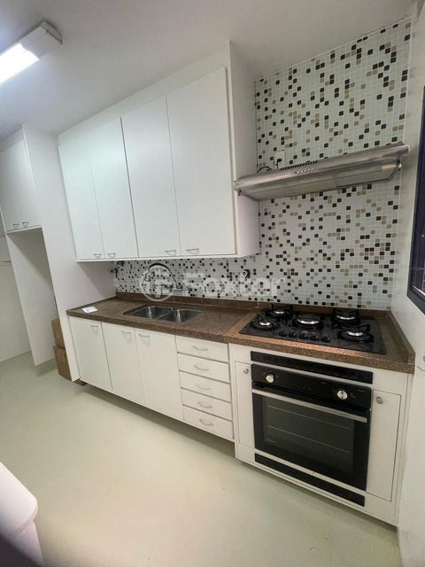 Image 6 - 868251
