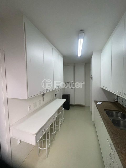 Image 7 - 868251