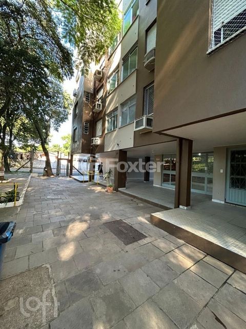 Image 11 - 868255