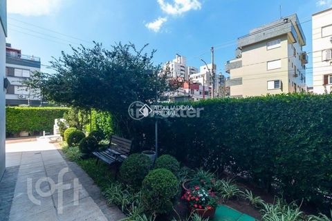 Image 17 - 868255