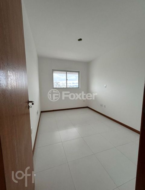 Image 4 - 868296