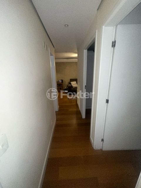Image 11 - 868319