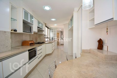 Image 19 - 868575
