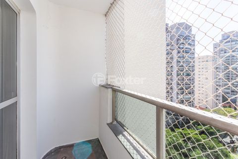 Image 17 - 868602