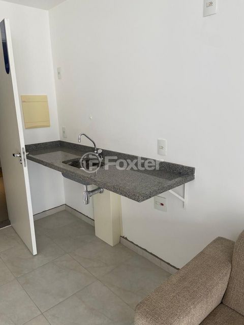Image 1 - 868695