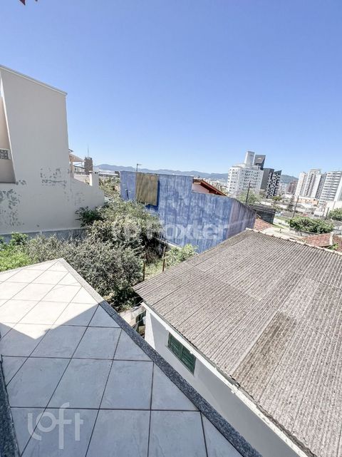 Image 18 - 868800