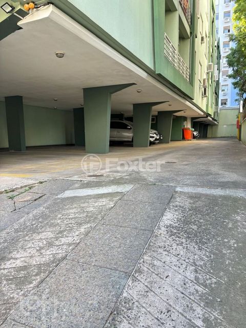 Image 10 - 868858