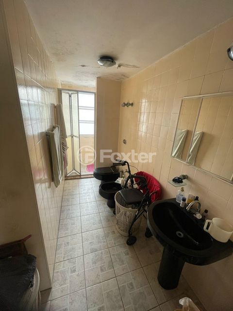 Image 11 - 868874
