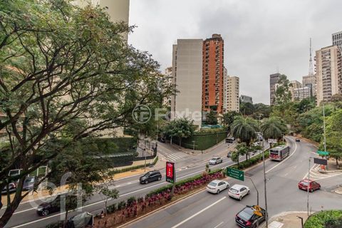 Image 10 - 868901
