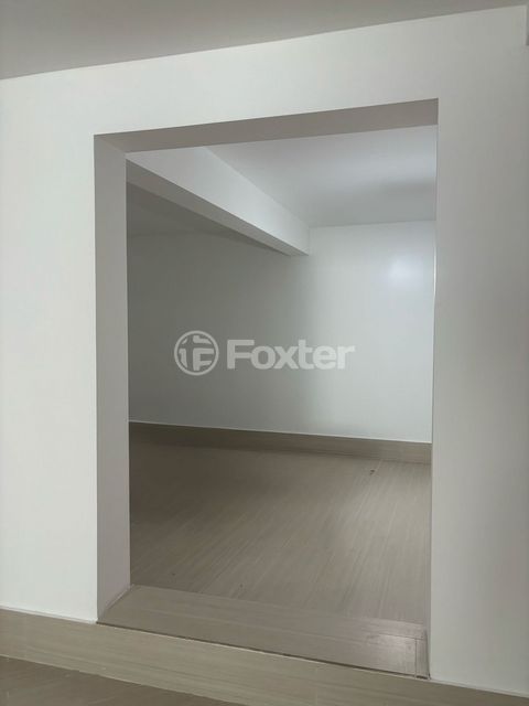 Image 8 - 868939