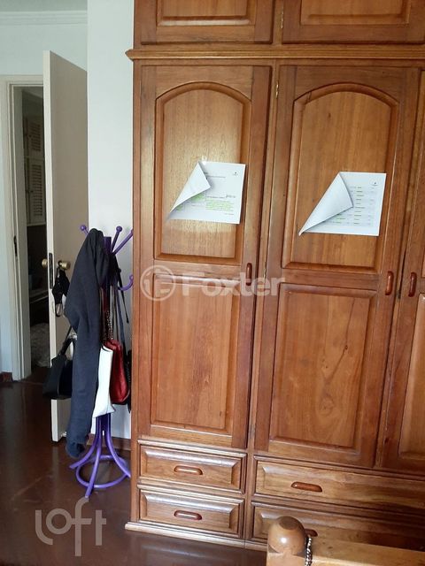 Image 17 - 868977