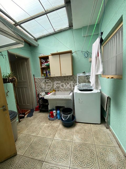 Image 10 - 868999
