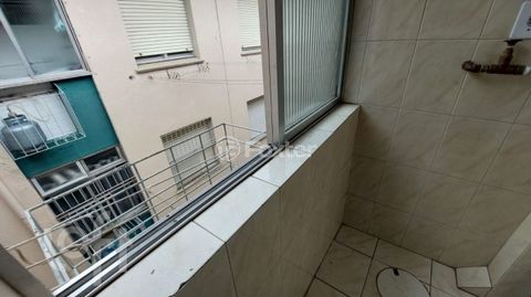 Image 4 - 869049