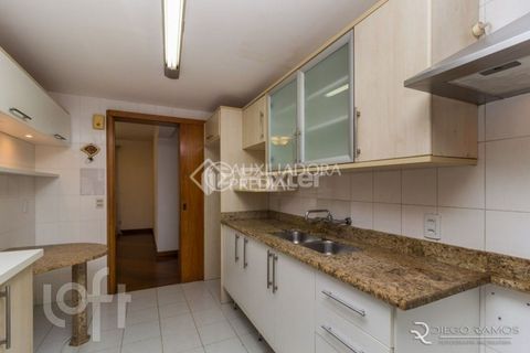 Image 17 - 869051