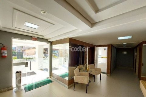 Image 19 - 869052