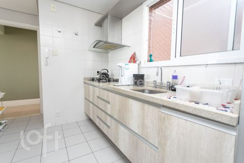 Image 7 - 869100