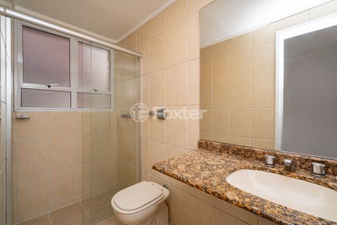 Image 19 - 869101