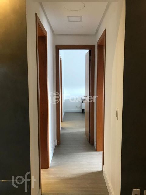 Image 9 - 869180