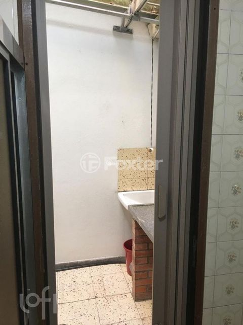 Image 8 - 869323