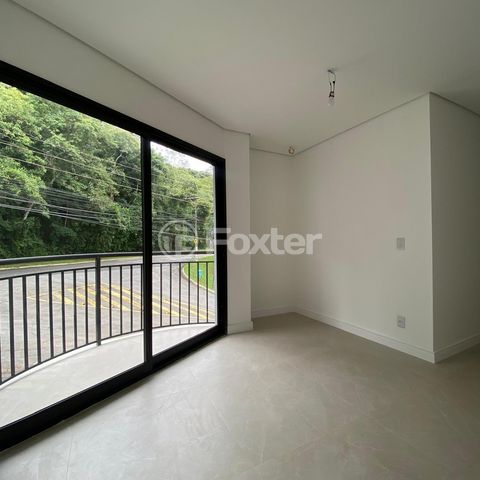 Image 8 - 869350