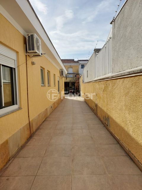 Image 8 - 869400