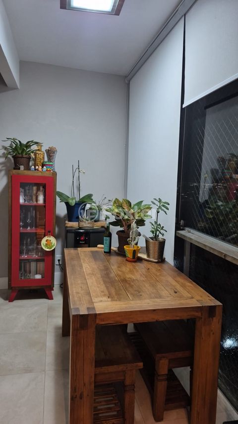 Image 10 - 869410