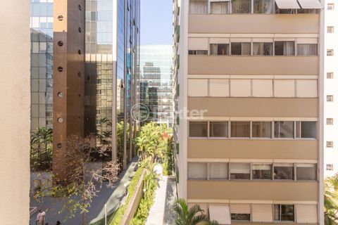 Image 17 - 869417