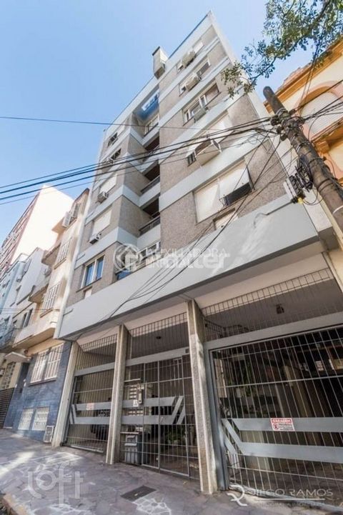 Image 17 - 869448