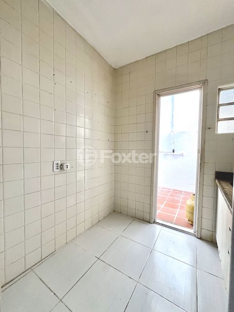 Image 8 - 869469