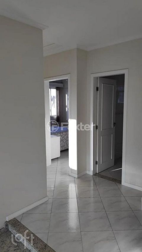 Image 8 - 869472