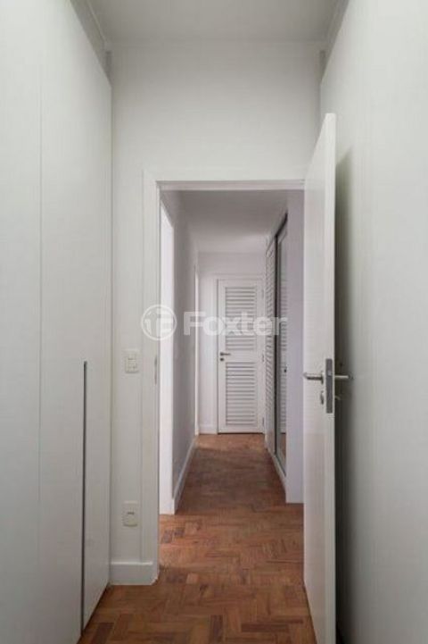 Image 17 - 869508