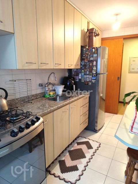 Image 10 - 869553