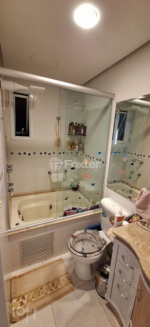 Image 5 - 869562