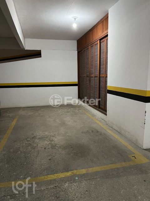 Image 10 - 869593