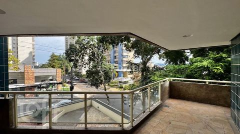 Image 8 - 869597