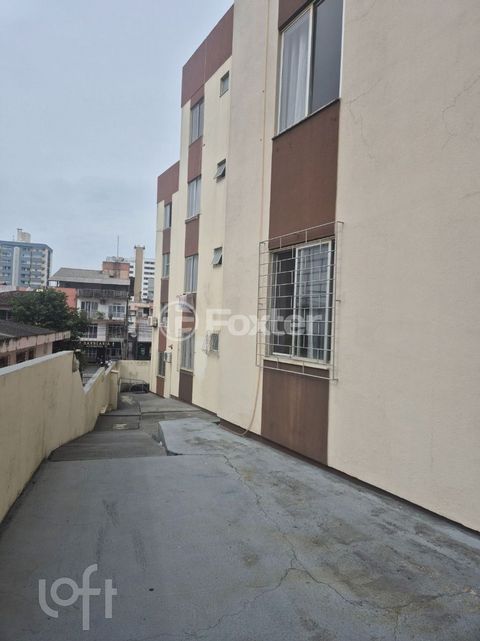 Image 17 - 869641