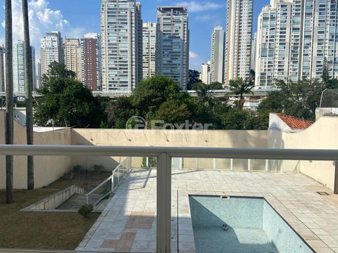 Image 13 - 869682