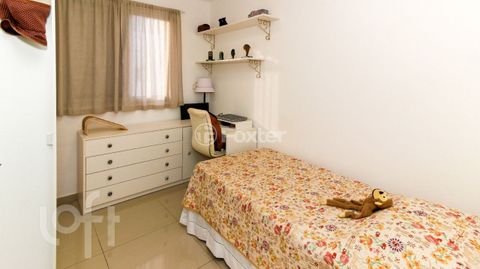 Image 11 - 869723