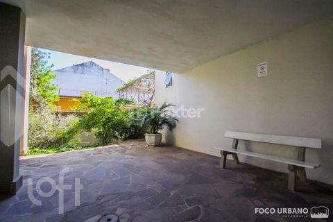 Image 17 - 869731