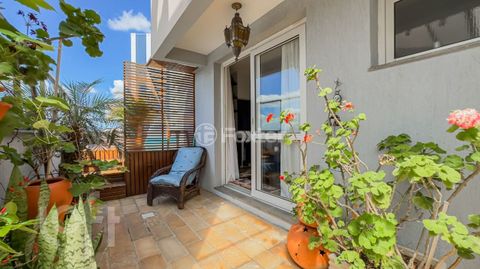 Image 6 - 869735