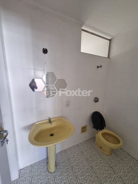 Image 7 - 869765