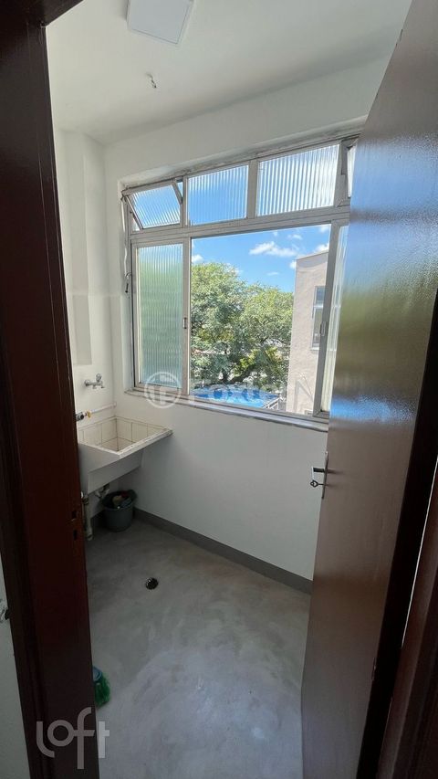 Image 5 - 869777