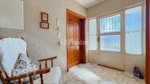 Image 8 - 869799