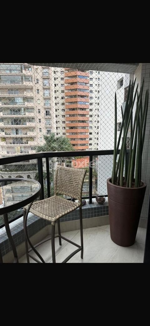 Image 15 - 869902