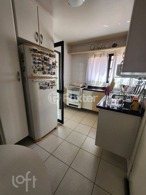 Image 10 - 869932